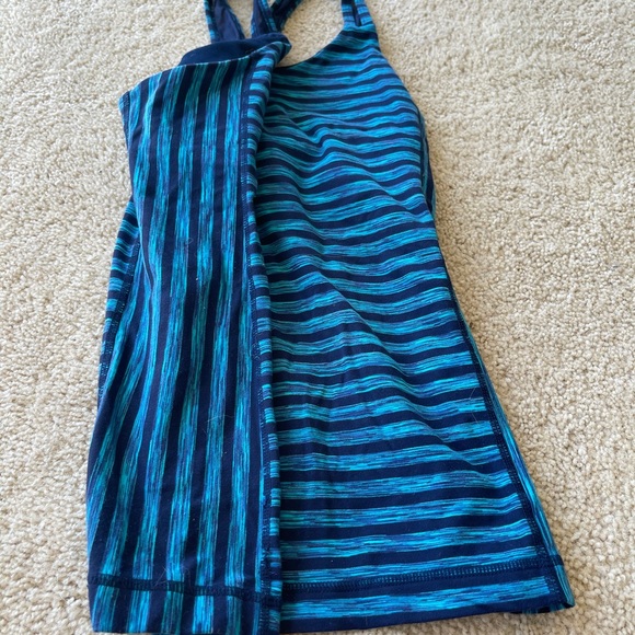 Lululemon Athletics size 8 workout top stripes - Picture 3 of 6